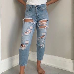 Ripped high wasted boyfriend jeans